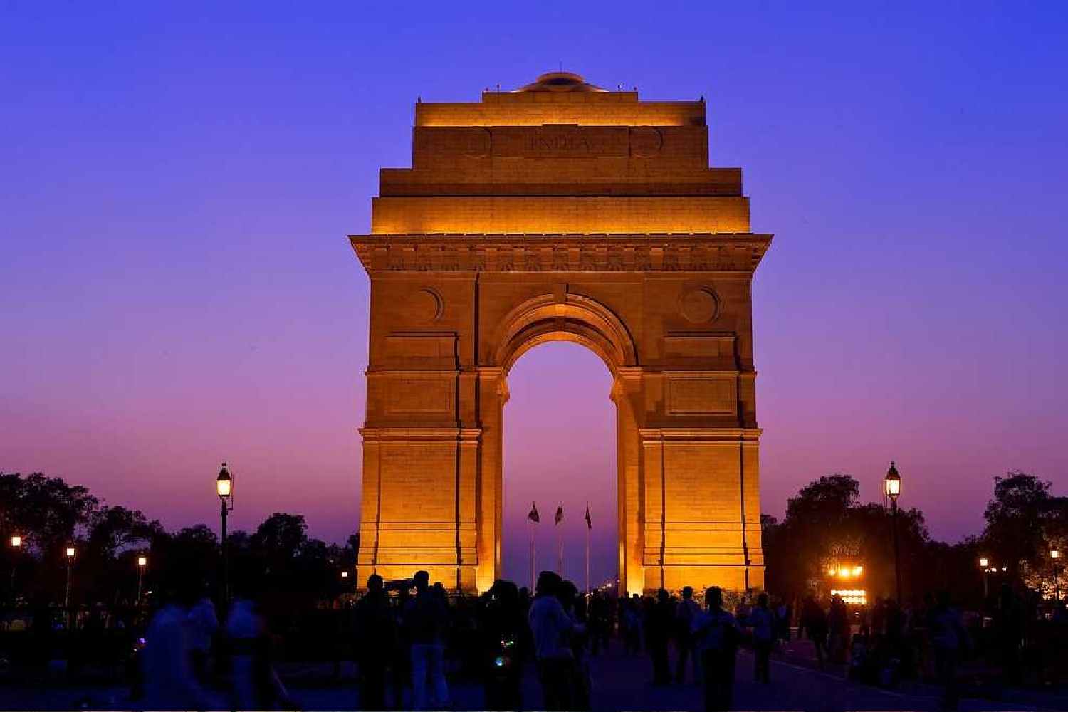 Delhi sightseeing with Qutub Minar and historic architecture